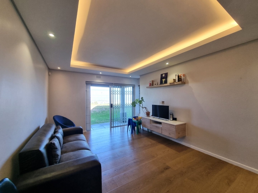 To Let 2 Bedroom Property for Rent in Loevenstein Western Cape